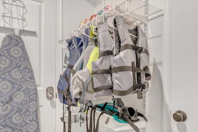 1373 Thomason LN, Goodview, VA 24095