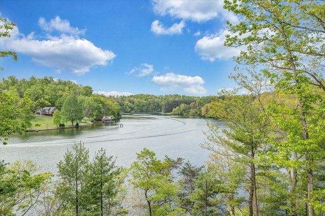 1373 Thomason LN, Goodview, VA 24095