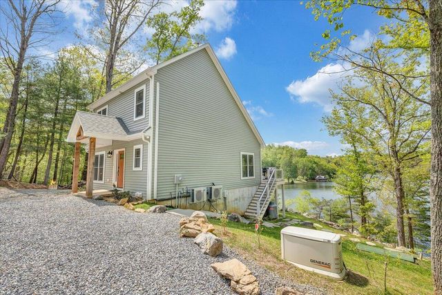 1373 Thomason LN, Goodview, VA 24095