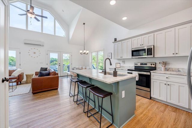 1373 Thomason LN, Goodview, VA 24095