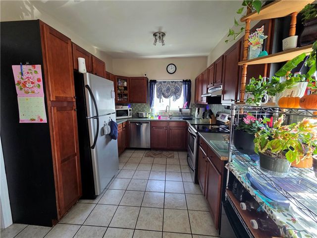 3103 Pawtucket Avenue, East Providence, RI 02915