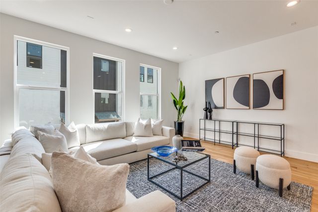 3940 Spring Valley Road 1, Farmers Branch, TX 75001