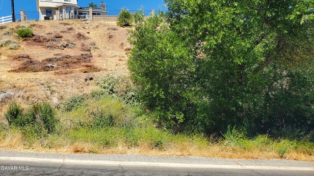 Ranch Club Rd, Lake Elizabeth, CA 93532