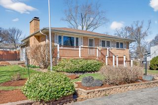 3911 Eastway Drive, Island Lake, IL 60042