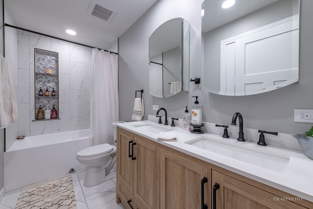 20052 S Sycamore Drive, Frankfort, IL 60423