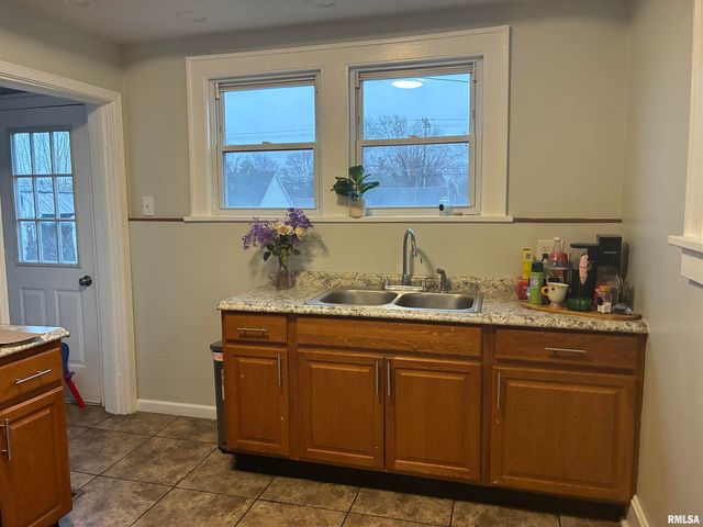 2304 STATE Street, Quincy, IL 62301