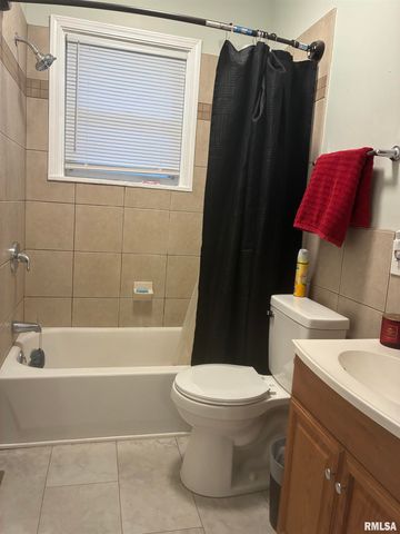 2304 STATE Street, Quincy, IL 62301