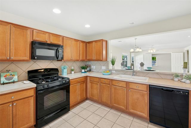 553 Salt Creek LN, Georgetown, TX 78633