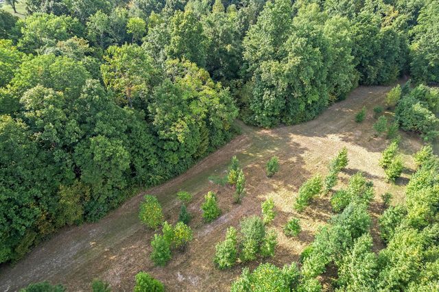 2 Old County House Rd, White Bluff, TN 37187