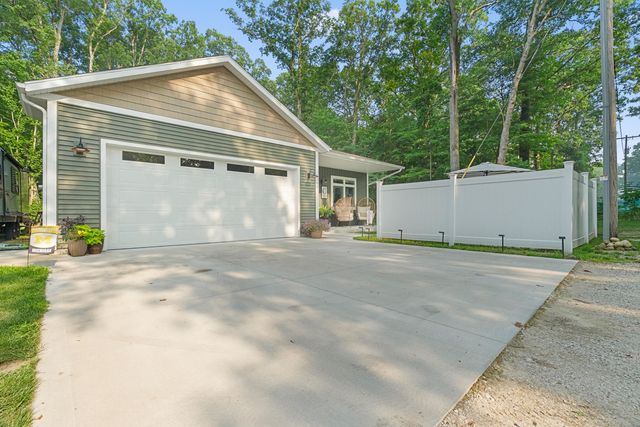 2182 N Getty Street, Muskegon Twp, MI 49445
