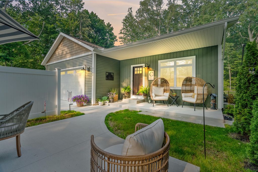 2182 N Getty Street, Muskegon Twp, MI 49445
