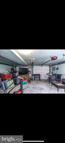 3998 CARTERET DR, Philadelphia, PA 19114