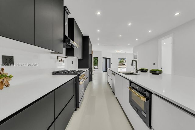 8865 NW 148th Ter, Miami Lakes, FL 33018