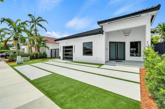8865 NW 148th Ter, Miami Lakes, FL 33018