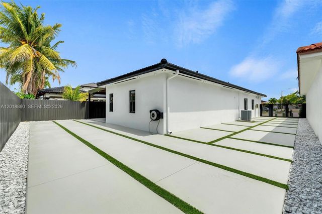 8865 NW 148th Ter, Miami Lakes, FL 33018