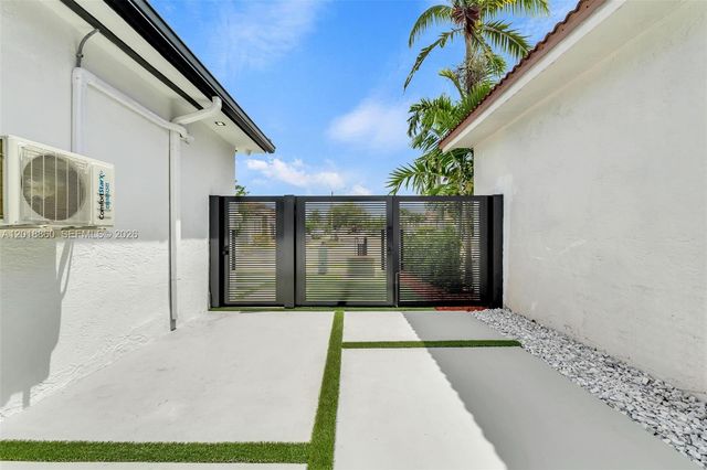 8865 NW 148th Ter, Miami Lakes, FL 33018
