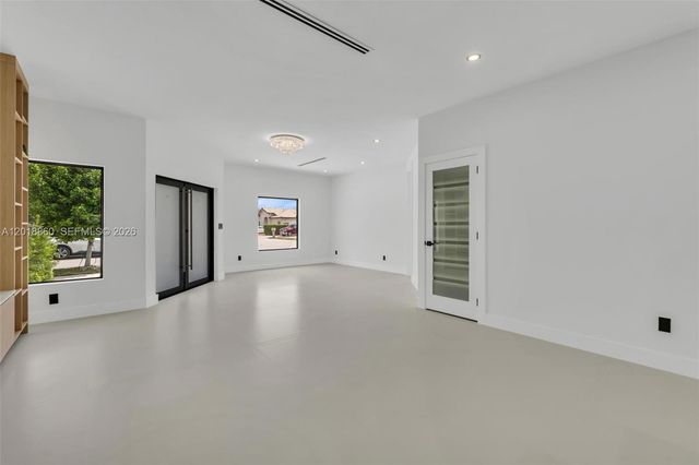 8865 NW 148th Ter, Miami Lakes, FL 33018