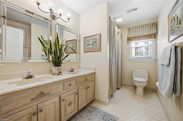 916 Downshire CHSE, Virginia Beach, VA 23452