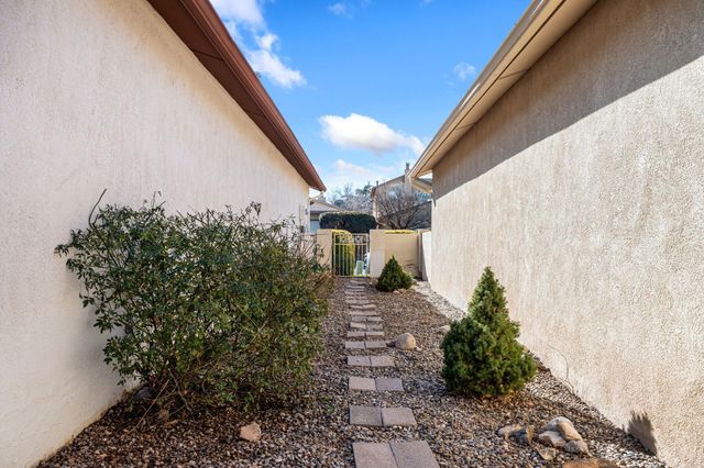 10825 Clyburn Park Drive NE, Albuquerque, NM 87123