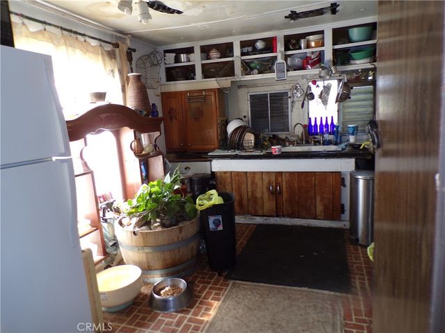 1825 Noble Way, Landers, CA 92285