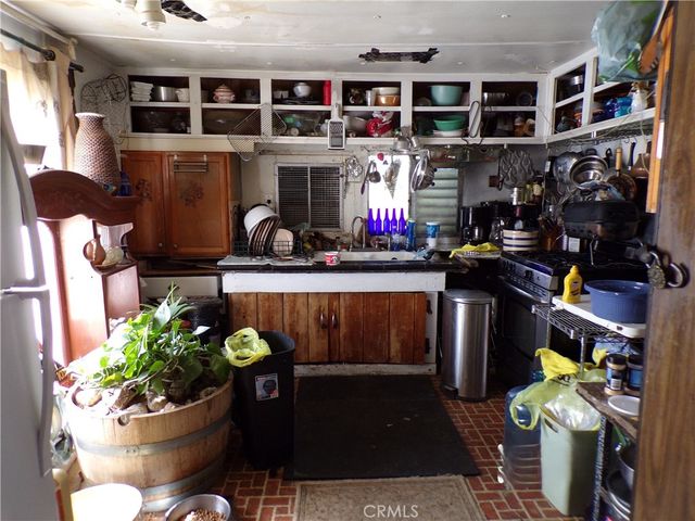 1825 Noble Way, Landers, CA 92285