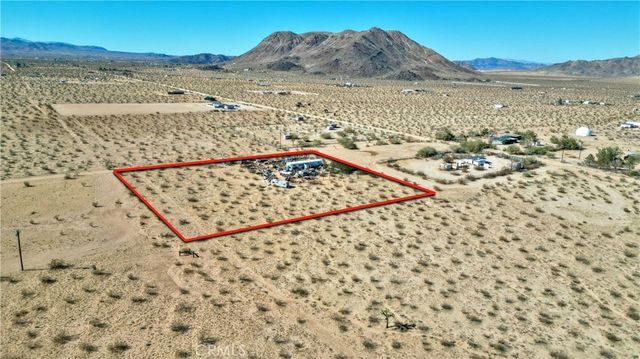 1825 Noble Way, Landers, CA 92285