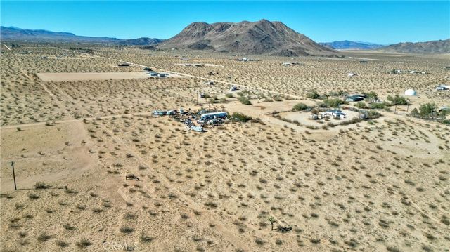 1825 Noble Way, Landers, CA 92285