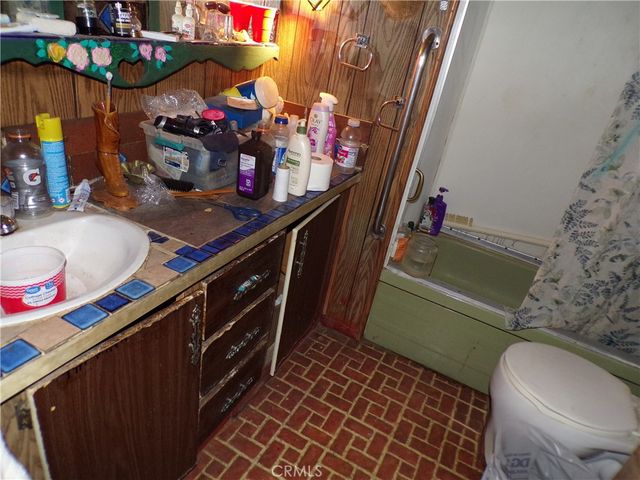 1825 Noble Way, Landers, CA 92285