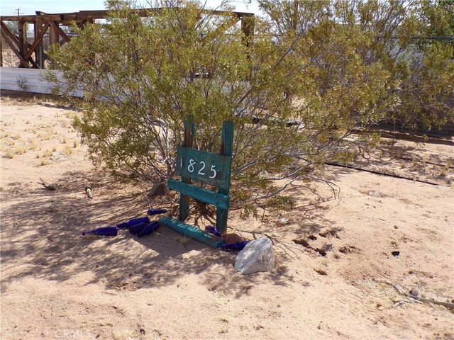 1825 Noble Way, Landers, CA 92285