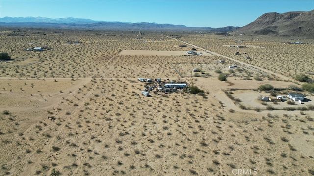 1825 Noble Way, Landers, CA 92285
