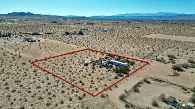 1825 Noble Way, Landers, CA 92285