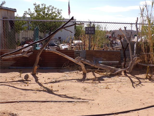 1825 Noble Way, Landers, CA 92285