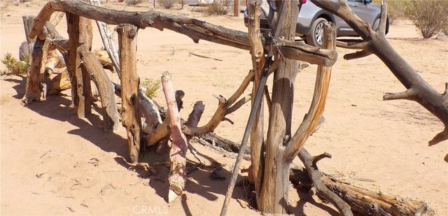 1825 Noble Way, Landers, CA 92285