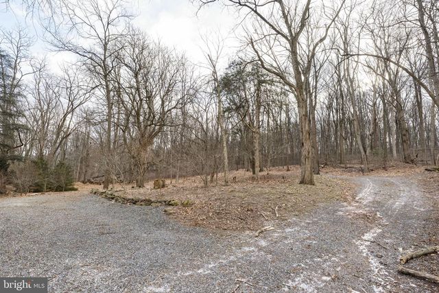 130 RESH RD, Reinholds, PA 17569