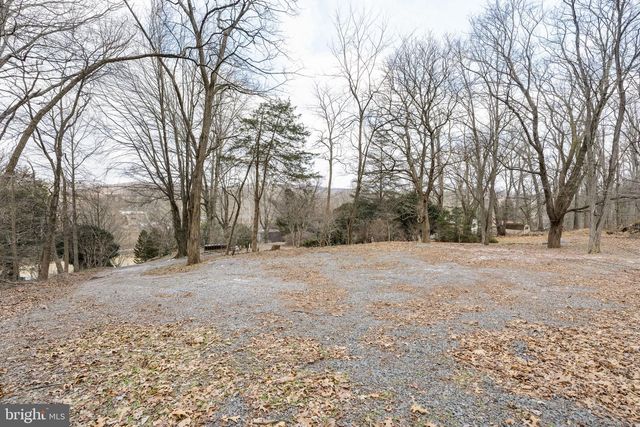 130 RESH RD, Reinholds, PA 17569