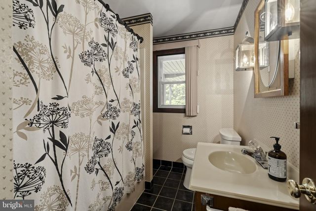 130 RESH RD, Reinholds, PA 17569