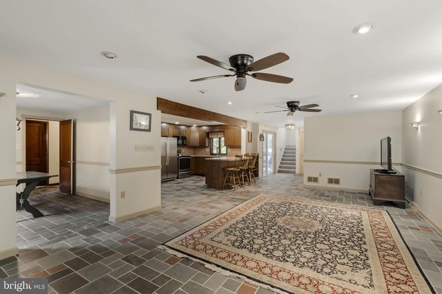 130 RESH RD, Reinholds, PA 17569