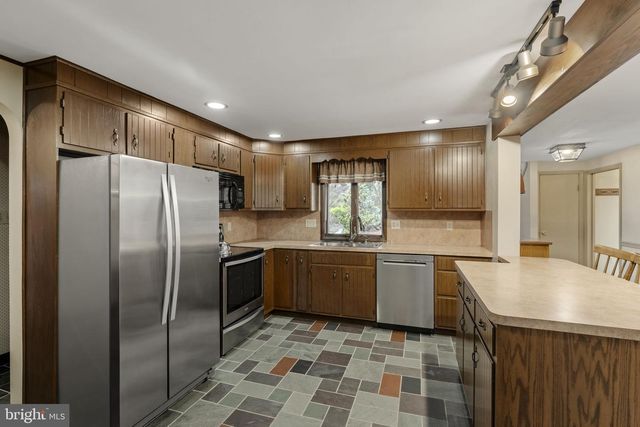 130 RESH RD, Reinholds, PA 17569