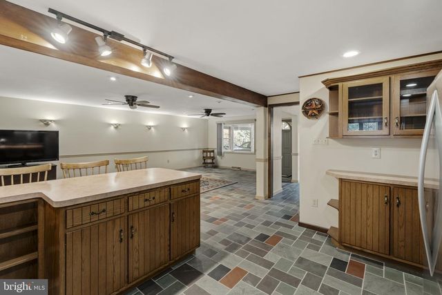 130 RESH RD, Reinholds, PA 17569