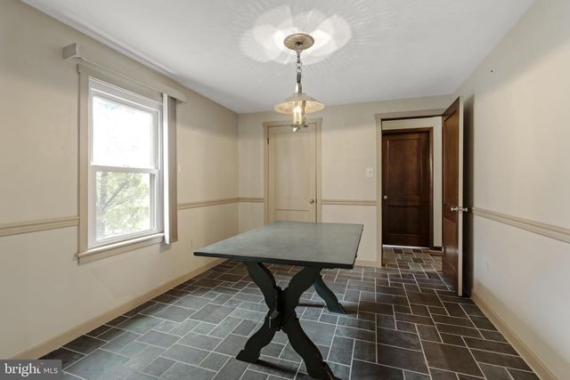 130 RESH RD, Reinholds, PA 17569