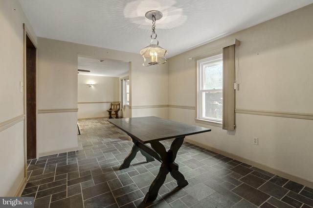 130 RESH RD, Reinholds, PA 17569