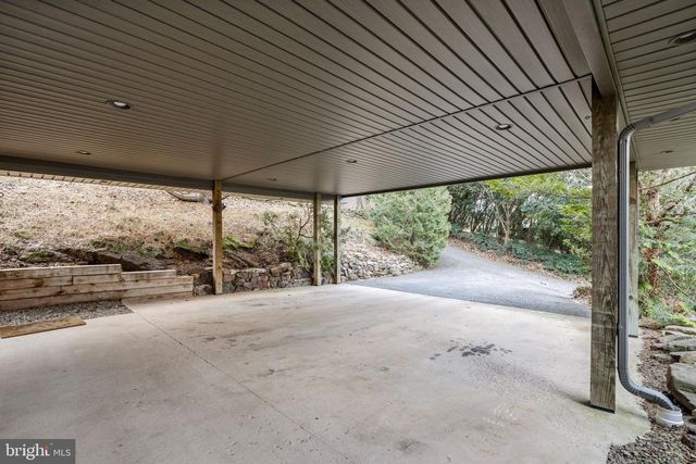 130 RESH RD, Reinholds, PA 17569