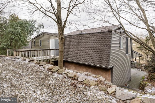 130 RESH RD, Reinholds, PA 17569