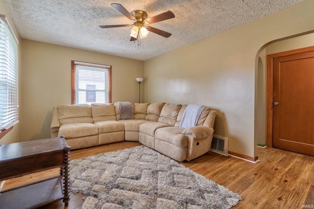 2002 E Michigan Street, Evansville, IN 47711