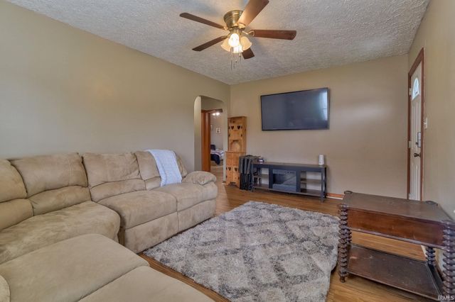 2002 E Michigan Street, Evansville, IN 47711