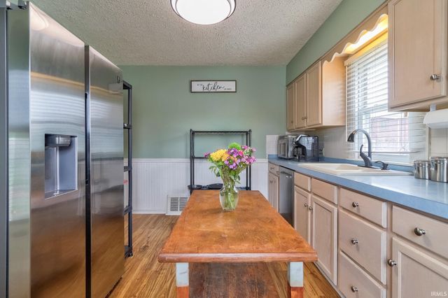 2002 E Michigan Street, Evansville, IN 47711