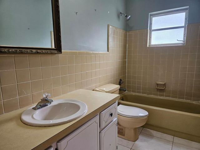 7904 NW 70TH Court 1-2, Tamarac, FL 33321