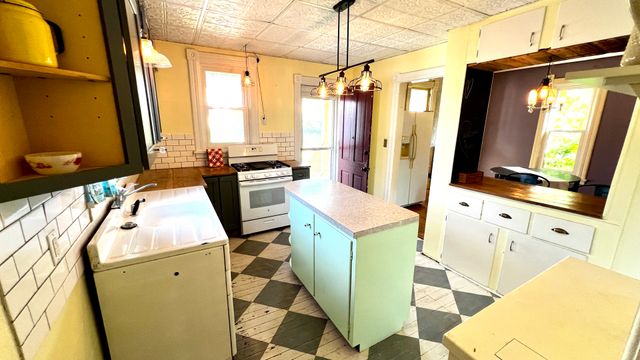 406 S Genesee Street, Morrison, IL 61270