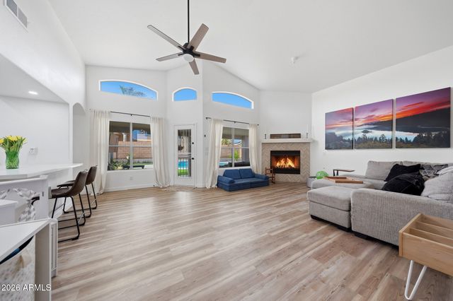 10414 W DALEY Lane, Peoria, AZ 85383