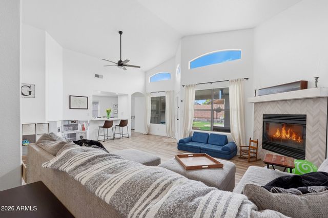 10414 W DALEY Lane, Peoria, AZ 85383